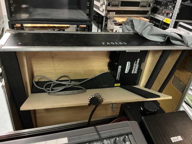 Soundcraft delta theatre 16-4-2 analoge mengtafel - afbeelding 6 van  8