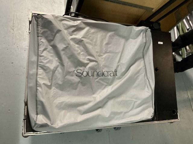 Soundcraft delta theatre 16-4-2 analoge mengtafel - afbeelding 7 van  8