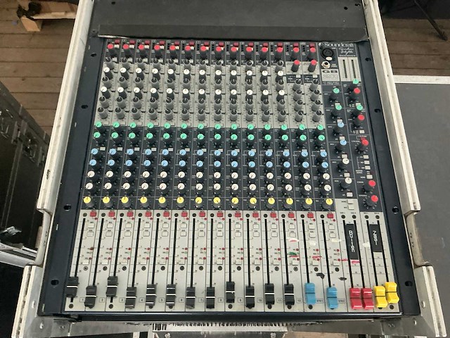 Soundcraft gb2r analoge mengtafel - afbeelding 3 van  7