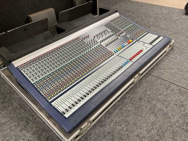 Soundcraft mh2 32/4 analoge mengtafel - afbeelding 2 van  8