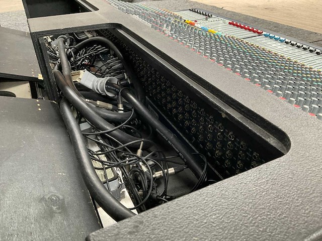 Soundcraft mh2 32/4 analoge mengtafel - afbeelding 4 van  8
