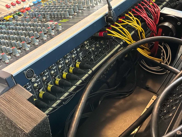 Soundcraft mh3 analoge mengtafel met eq rack - afbeelding 16 van  18