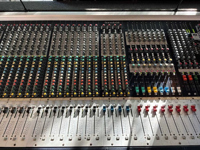 Soundcraft mh3 analoge mengtafel met eq rack - afbeelding 1 van  18