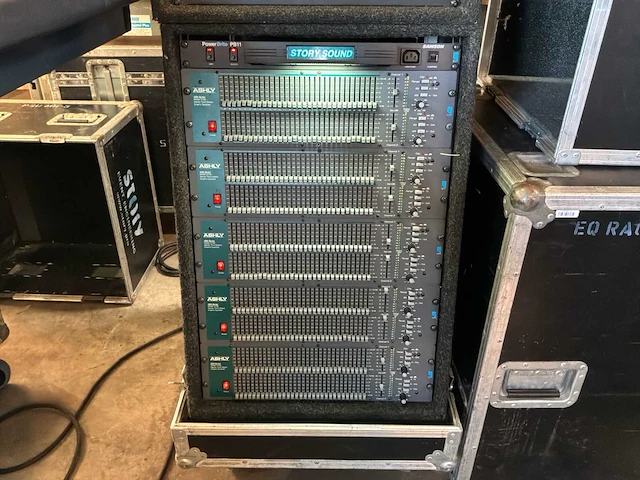 Soundcraft mh3 analoge mengtafel met fx rack en eq rack - afbeelding 20 van  24