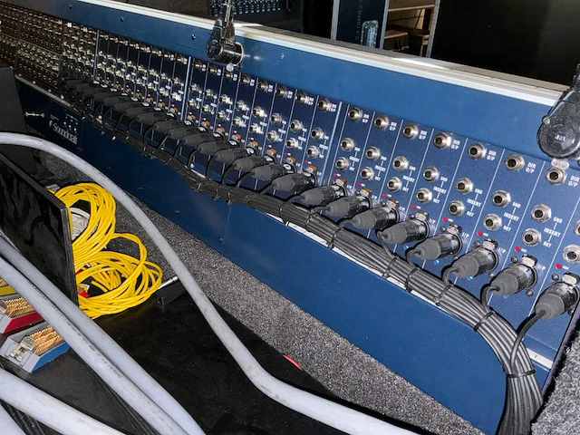Soundcraft mh3 analoge mengtafel met fx rack en eq rack - afbeelding 15 van  24