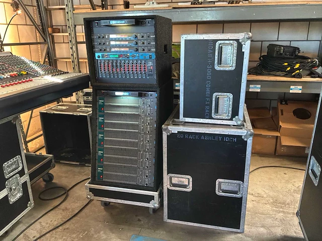 Soundcraft mh3 analoge mengtafel met fx rack en eq rack - afbeelding 16 van  24