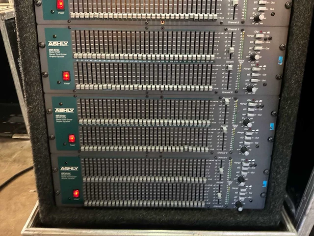 Soundcraft mh3 analoge mengtafel met fx rack en eq rack - afbeelding 21 van  24