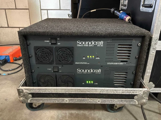 Soundcraft mh3 analoge mengtafel met fx rack en eq rack - afbeelding 23 van  24