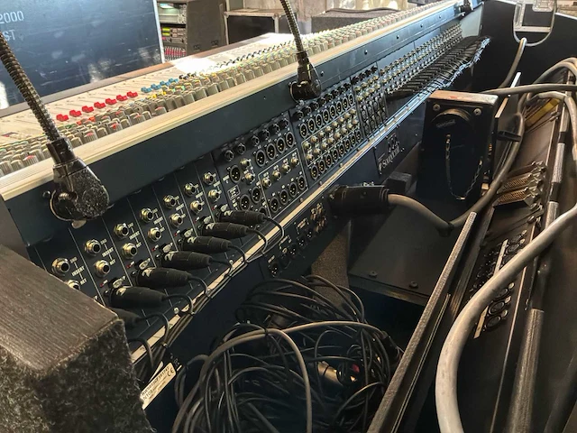 Soundcraft mh3 analoge mengtafel met fx rack en eq rack - afbeelding 10 van  24