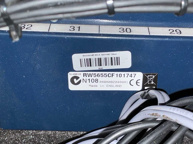 Soundcraft mh3 analoge mengtafel met fx rack en eq rack - afbeelding 11 van  24