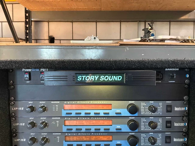 Soundcraft mh3 analoge mengtafel met fx rack en eq rack - afbeelding 14 van  24