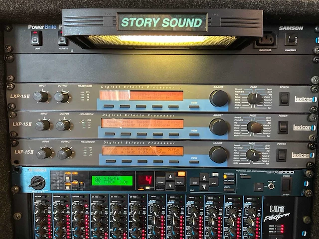 Soundcraft mh3 analoge mengtafel met fx rack en eq rack - afbeelding 15 van  24