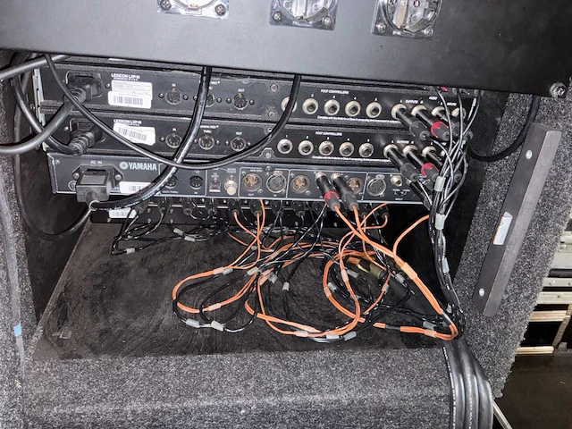 Soundcraft mh3 analoge mengtafel met fx rack en eq rack - afbeelding 2 van  24