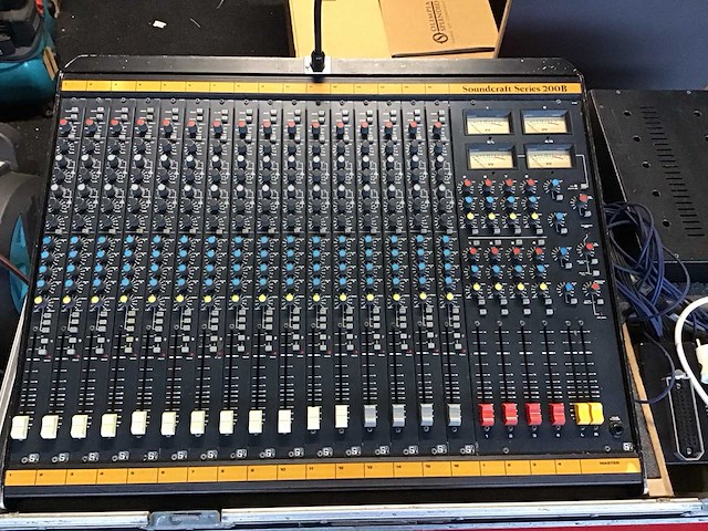 Soundcraft series 200b analoge mengtafel - afbeelding 2 van  4