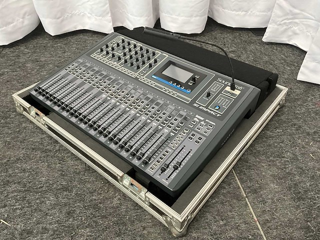 Soundcraft si impact digitale mengtafel - afbeelding 1 van  10