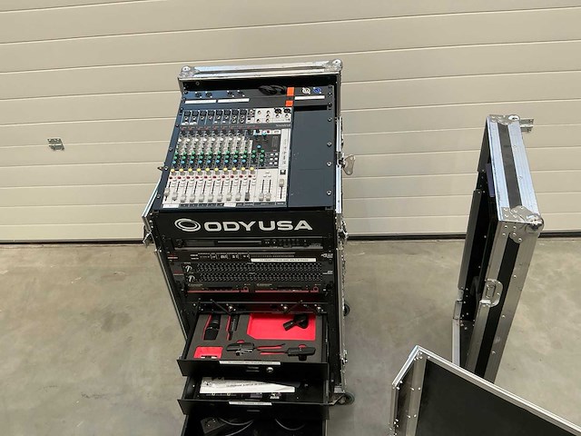 Soundcraft signature 12 mixer analoge mengtafel met microfoon units - afbeelding 2 van  7