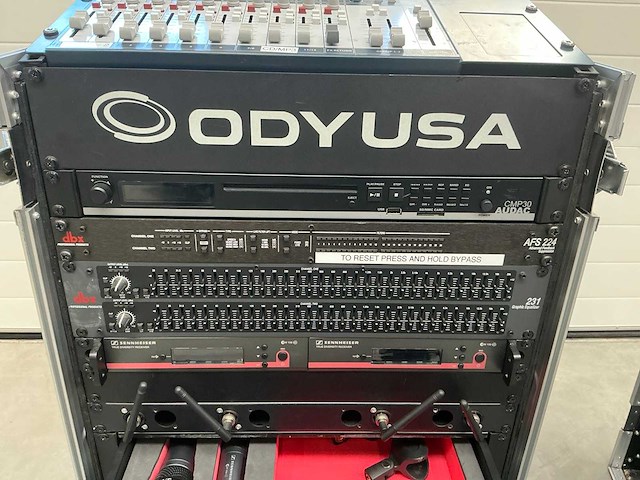Soundcraft signature 12 mixer analoge mengtafel met microfoon units - afbeelding 4 van  7