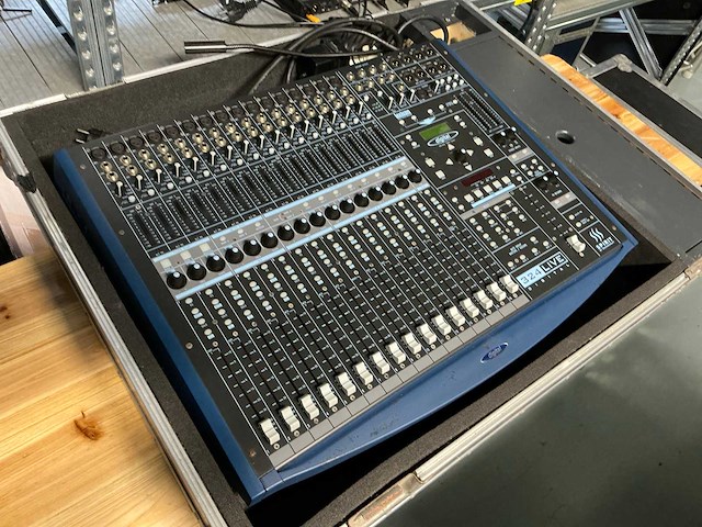 Soundcraft spirit 324 digitale mengtafel set - afbeelding 1 van  16