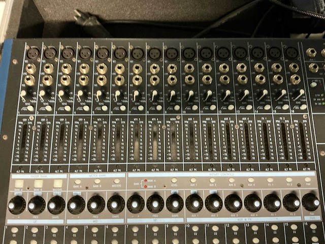 Soundcraft spirit 324 digitale mengtafel set - afbeelding 11 van  16