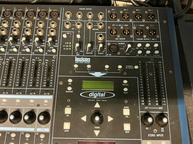 Soundcraft spirit 324 digitale mengtafel set - afbeelding 12 van  16