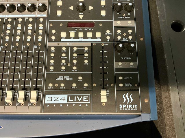 Soundcraft spirit 324 digitale mengtafel set - afbeelding 13 van  16