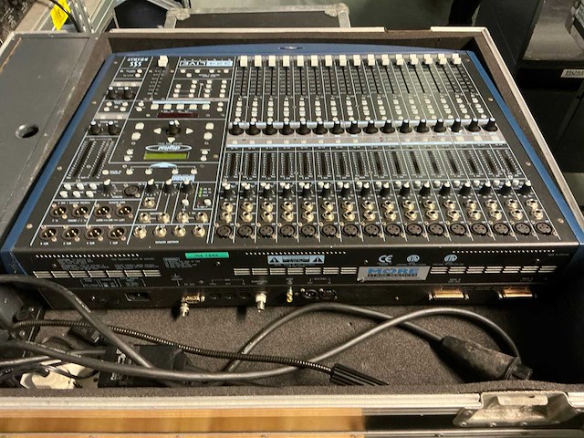 Soundcraft spirit 324 digitale mengtafel set - afbeelding 15 van  16