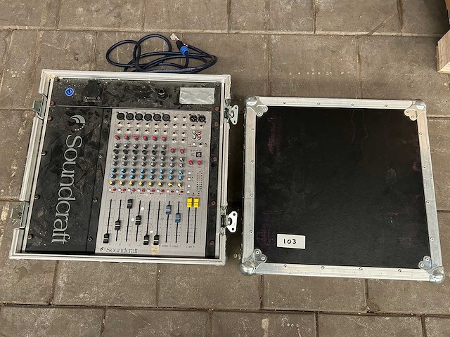 Soundcraft spirit e6 - mengpaneel / audio mixer in flightcase - afbeelding 1 van  5