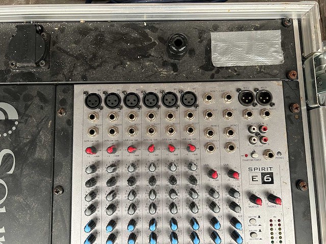 Soundcraft spirit e6 - mengpaneel / audio mixer in flightcase - afbeelding 3 van  5