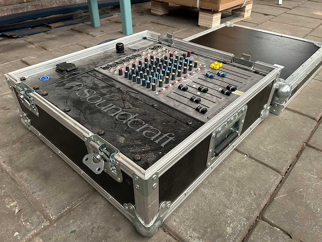 Soundcraft spirit e6 - mengpaneel / audio mixer in flightcase - afbeelding 5 van  5