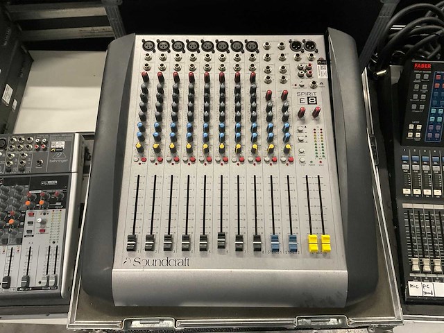 Soundcraft spirit e8 8/2 analoge mengtafel - afbeelding 2 van  6