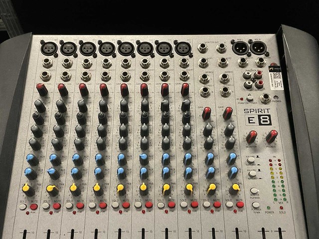 Soundcraft spirit e8 8/2 analoge mengtafel - afbeelding 3 van  6