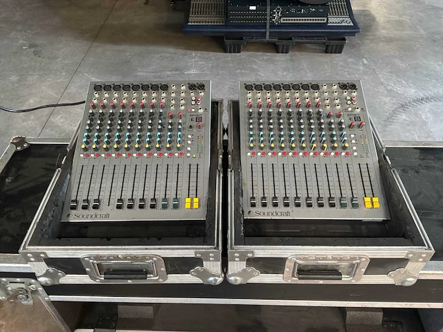 Soundcraft spirit e8 analoge mengtafel (2x) - afbeelding 2 van  5