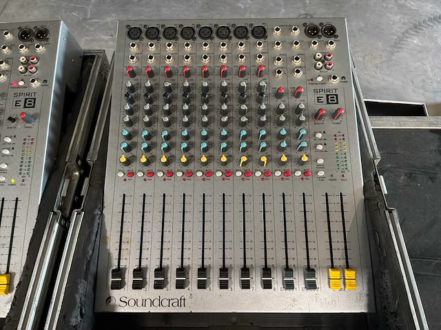 Soundcraft spirit e8 analoge mengtafel (2x) - afbeelding 4 van  5