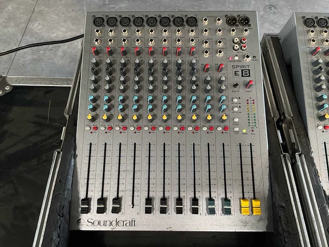 Soundcraft spirit e8 analoge mengtafel (2x) - afbeelding 2 van  3