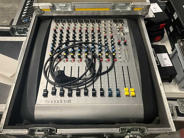Soundcraft spirit e8 analoge mengtafel - afbeelding 1 van  5