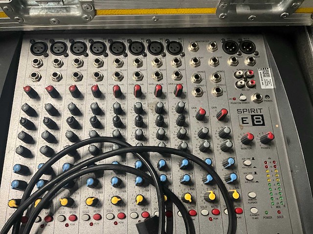 Soundcraft spirit e8 analoge mengtafel - afbeelding 2 van  5