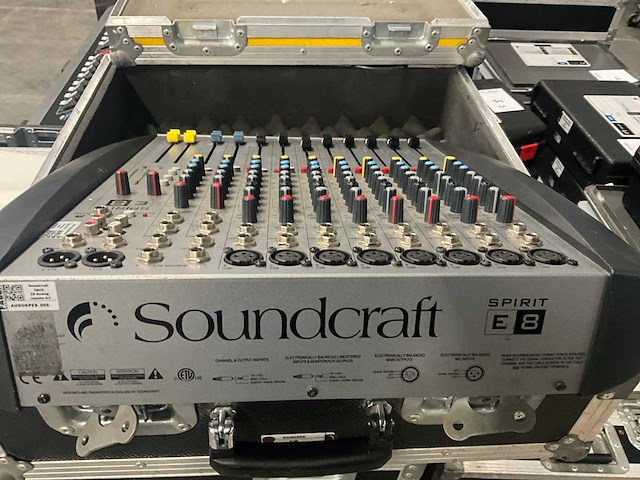 Soundcraft spirit e8 analoge mengtafel - afbeelding 4 van  5