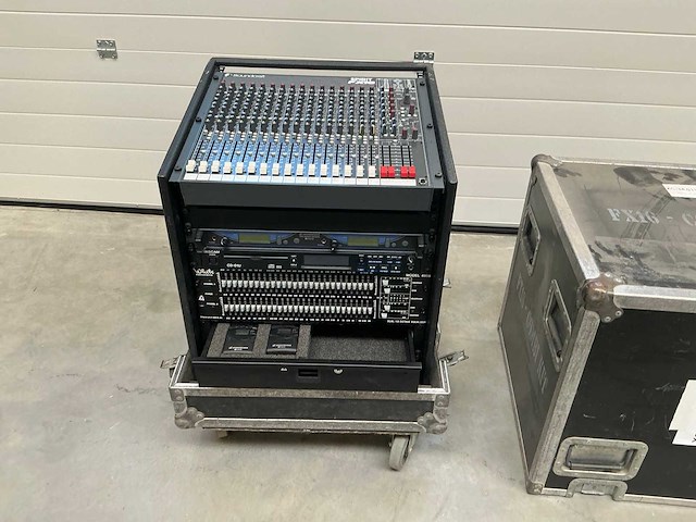 Soundcraft spirit fx16 analoge mengtafel met microfoon units - afbeelding 2 van  5