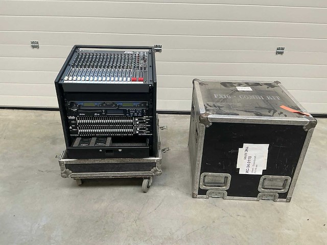Soundcraft spirit fx16 analoge mengtafel met microfoon units - afbeelding 1 van  4