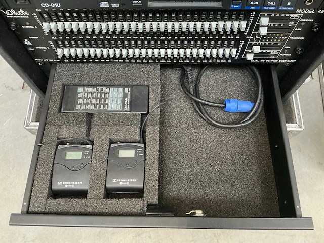 Soundcraft spirit fx16 analoge mengtafel met microfoon units - afbeelding 2 van  4