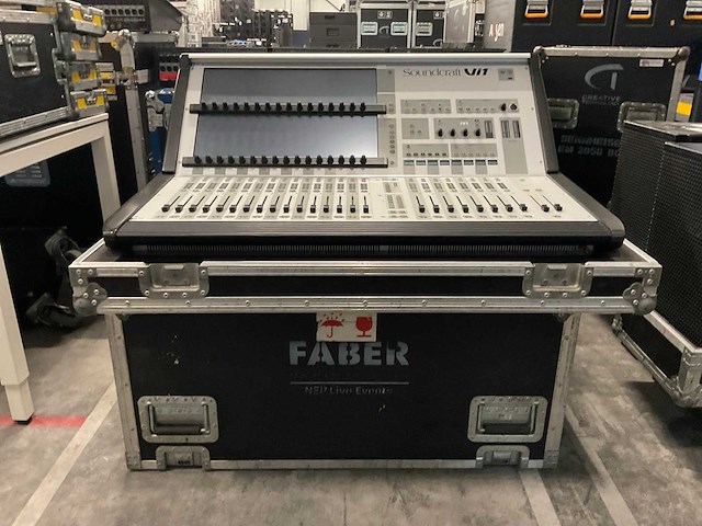 Soundcraft vi1 digitale mengtafel set - afbeelding 9 van  17