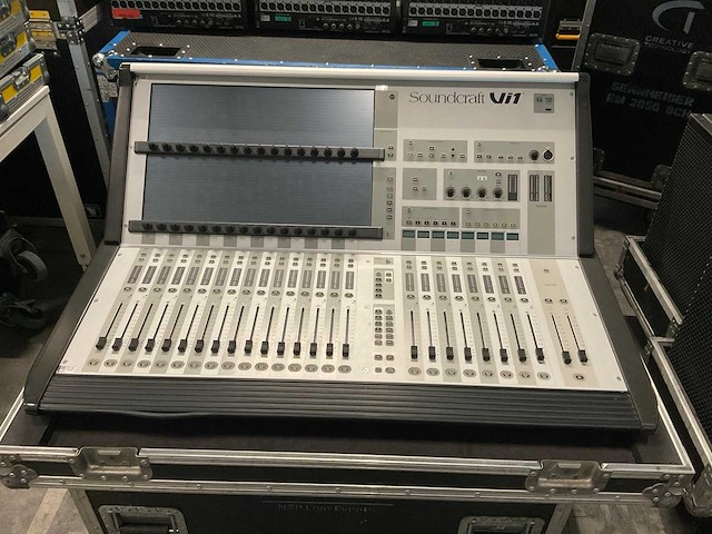 Soundcraft vi1 digitale mengtafel set - afbeelding 1 van  17