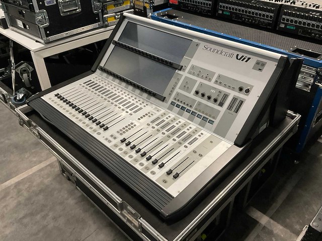 Soundcraft vi1 digitale mengtafel set - afbeelding 11 van  17