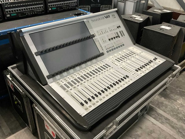 Soundcraft vi1 digitale mengtafel set - afbeelding 12 van  17