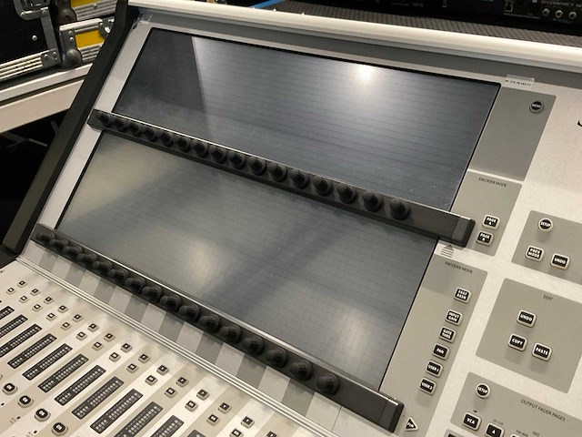 Soundcraft vi1 digitale mengtafel set - afbeelding 16 van  17