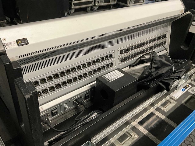 Soundcraft vi1 digitale mengtafel set - afbeelding 17 van  17