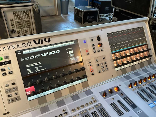 Soundcraft vi400 digitale mengtafel met stagebox - afbeelding 19 van  21