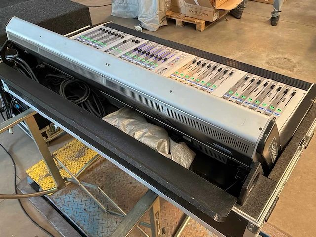 Soundcraft vi400 digitale mengtafel met stagebox - afbeelding 3 van  21