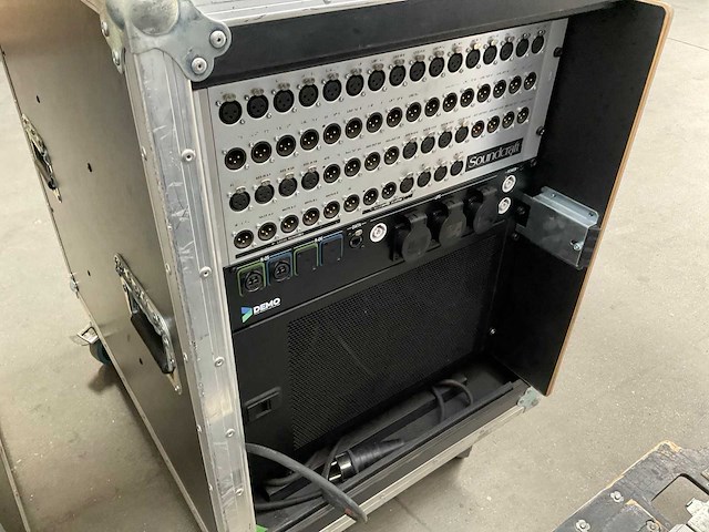 Soundcraft vi400 digitale mengtafel - afbeelding 9 van  14