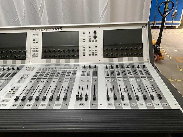 Soundcraft vi600 digitale mengtafel - afbeelding 12 van  13
